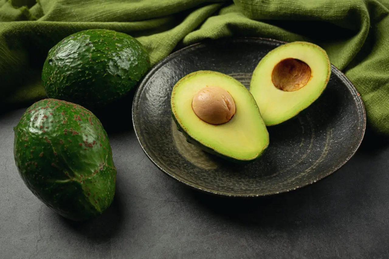 Come mangiare un avocado: ecco il trucco che non conoscevi